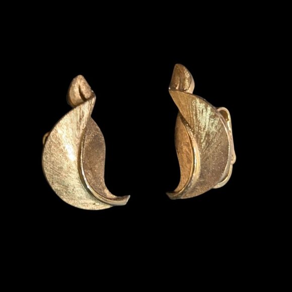 Vintage Crown Trifari Brushed Gold Tone Leaf Brooch & Clip-On Earrings  set - Picture 3 of 7